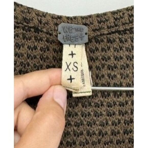 We The Free Knit Oversized Sweater Size XS V Neck Long Sleeve Tan Black Slouchy - Picture 6 of 8